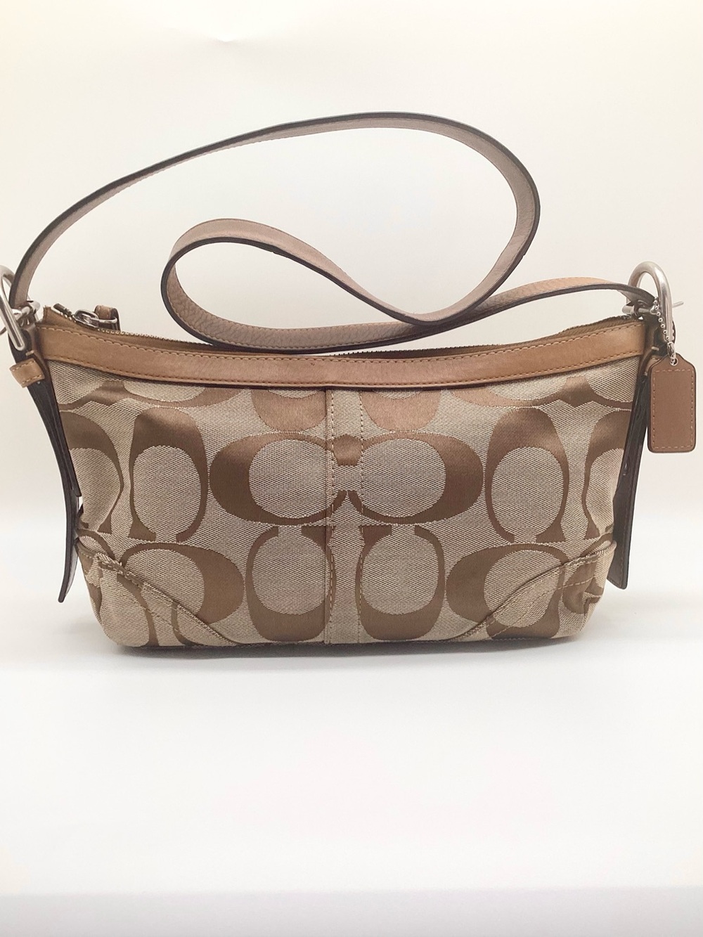 Beautiful Coach Signature Canvas Shoulder / Crossbody bag with adjustable strap